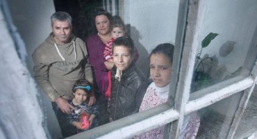 Muke jedne obitelji: Nitko ih ne želi jer imaju previše djece?!