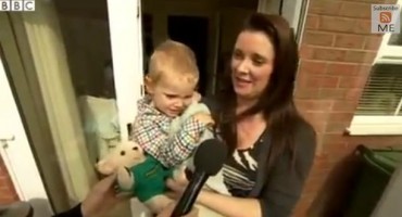 Pametan i sabran: Dvogodišnjak nazvao hitnu i spasio mamu