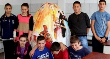 Ljubuški: Učenici OŠ Tin Ujević napravili napravili pisanicu od 1,7 metara