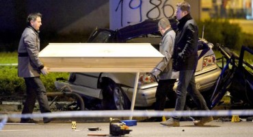 BMW prošao kroz crveno, poginuli mladi supružnici