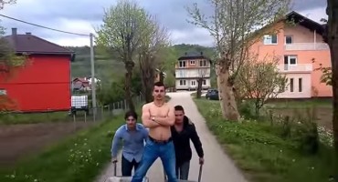 Pogledajte parodiju Krajišnika na Van Dammeovu reklamu za Volvo