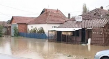 Poplave u Srbiji: Tisuće stanovnika bez pitke vode