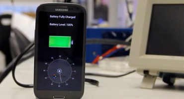 Novo: Punjač puni mobitel za 30 sekundi!