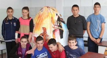 Učenici iz Vitine napravili veliku pisanicu