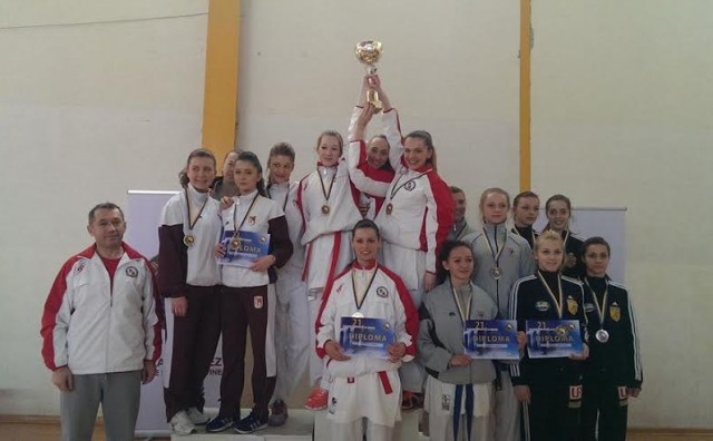 Iva Klepić i Marija Sušac pojedinačno i ženska ekipa Sveučilišnog karate kluba Neretva osvojili titulu prvaka
