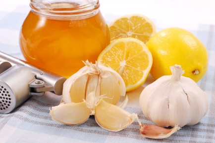 Napitak za dugovječnost: Limun, med i češnjak 