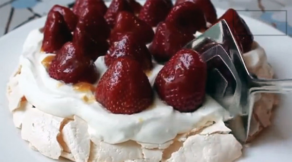 Pavlova torta: Brzinski recept za najpopularniji hrskavi desert