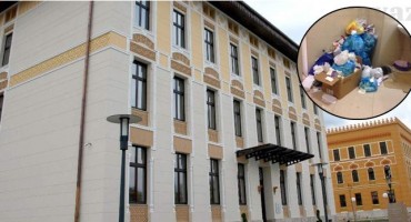 Mostarskom Vijećnicom širi se nesnosan smrad