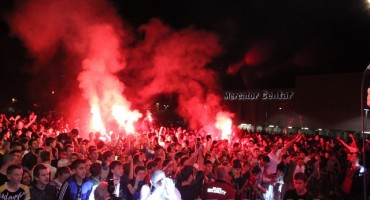 HŠK Zrinjski: Navijači Zrinjskog pjevaju s Banom Mojoj lijepoj zemlji Hrvatskoj