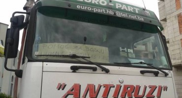 Kamion sa pomoći koja je prikupljena u akciji Humanih mostarskih mama krenuo u Žepče