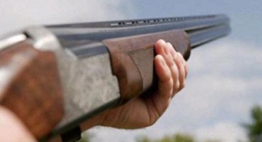 TRAGEDIJA Tinejdžer lovačkom puškom upucao devojčicu 