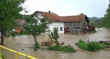 Poplave u BiH uništila preko 40 tisuća kuća