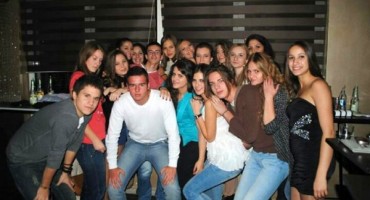 Odrekli se maturalnih haljina i odijela kako bi pomogli siromašnoj djeci