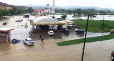 U poplavama u BiH srušeno 7500 kuća, 80.000 raseljenih