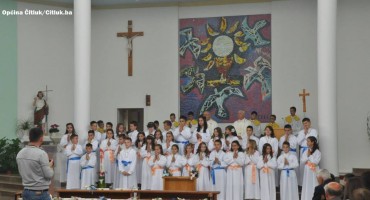 Prvu pričest primilo 35 prvopričesnika iz župe Gradina 