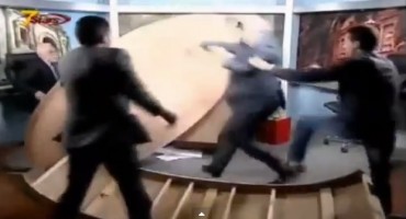 Potukli se pred kamerama i uništili studio