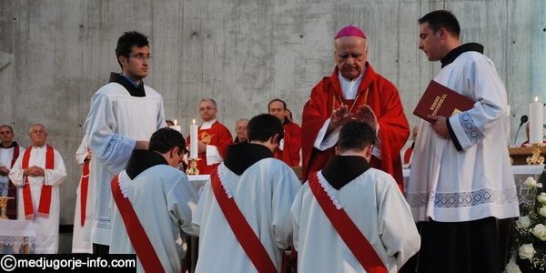 U mostarskoj katedrali zaređeno šest svećenika