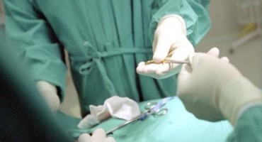 Ugledni mostarski kirurg zašio pacijentu škare u utrobi