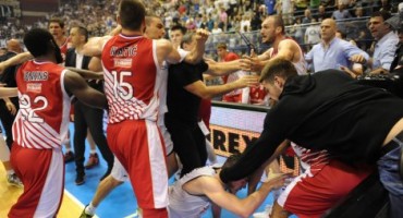 Pogledajte sramotnu tuču košarkaša Zvezde i Partizana