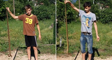 Široki Brijeg: Dečki igrali bilijar a iza zavjese im bila zmija od 170 cm