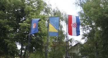 Sve naše zastave: Voli svoje poštuj susjedovo