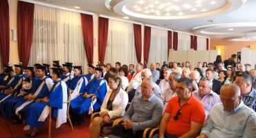 Mostar: Svečano promovirano 16 polaznika programa Specijalist odjela hrane i pića