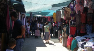 Prodaja na gradskim tržnicama dvostruko slabija nego lani