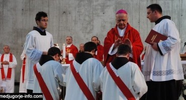 U mostarskoj katedrali zaređeno šest svećenika 