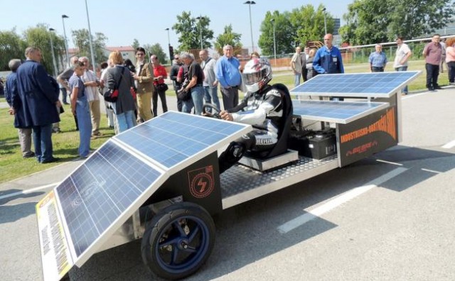 Učenici iz Slavonskog Broda pobijedili u utrci solarnih automobila