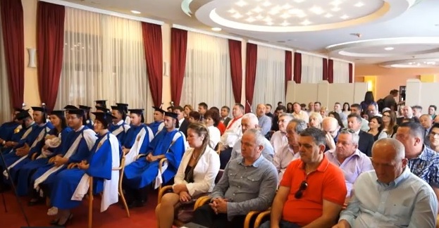 Mostar: Svečano promovirano 16 polaznika programa Specijalist odjela hrane i pića