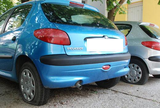 Mostar: Stanovnici naselja Dum na mukama: Svako jutro dočekaju ih izbušene gume na automobilima