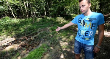 Zagreb: Letjelica je pala u šumu, a iz nje je izašlo čudno biće