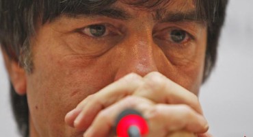 Izbornik Joachim Loew u problemima