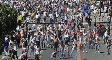 prosvjedi, tijekom uličnih demonstracija, Albanski prosvjednici