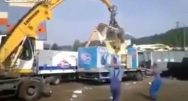 iz Srbije koji je postao svjetski hit: Svađa kamiondžije i bageriste