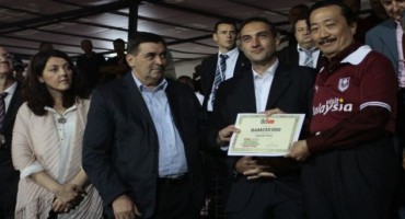 Vincent Tan na Koševu donirao po 250.000 KM Maglaju i Doboju