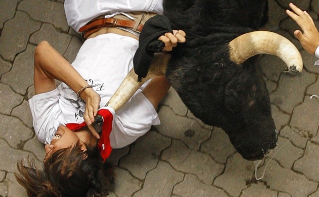 U Pamploni počela devetodnevna luda utrka s bikovima