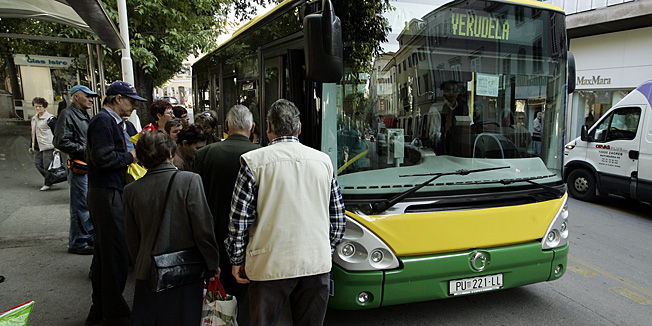Vozač ga odbio pustiti u autobus zbog neugodnog mirisa!