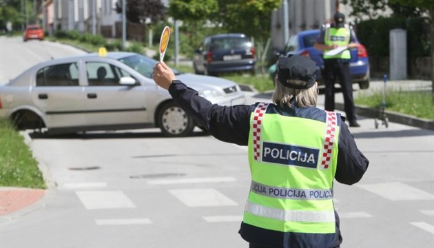 Kazne od 150 kuna policajka naplaćivala 150 eura