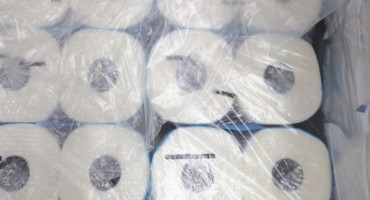 Tinejdžer se uselio u robnu kuću i skrivao iza rola WC papira