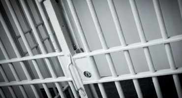 Djed i baka 19-godišnjeg bolesnog unuka držali u kavezu