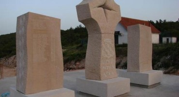 Svečano otvaranje spomenika poginulim u Crnim Lokvama