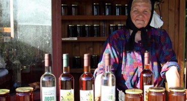 Medena rakija babe Olge prijeki je lijek za grlo