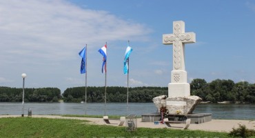 Ultras Vinkovci, HNK Mitnica, Vukovar, Vinkovci