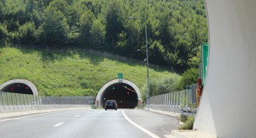 Upitna izgradnja 13 dionica autoceste, nekoliko brzih cesta kroz cijelu BiH, 13 mostova…