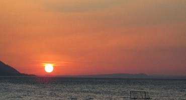  Romantično dalmatinsko mjesto Komarna i prekrasan zalazak sunca 