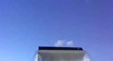 Ma kakva kantica ledene vode: ˝Ajde nek te polije golemi bager ˝