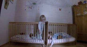 Skrivena kamera je snimila ove blizanke kako rade najsmješniju stvar!