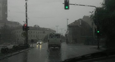 Olujno nevrijeme pogodilo Hercegovinu: Prometni kolaps na putu M17 kod Drežnice