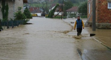U Brčkom voda se povlači iz poplavljenih naselja